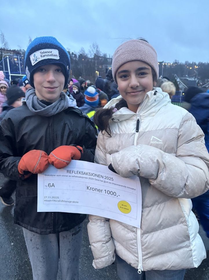 To personr holder et skilt